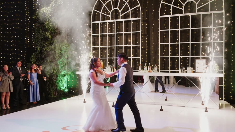 El baile entre el humo